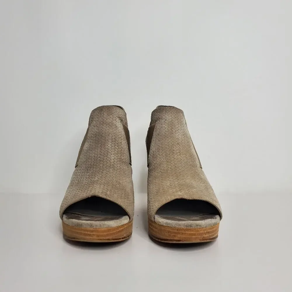 Eileen Fisher Peep toe leather stacked heels Size 9.5 Great condition